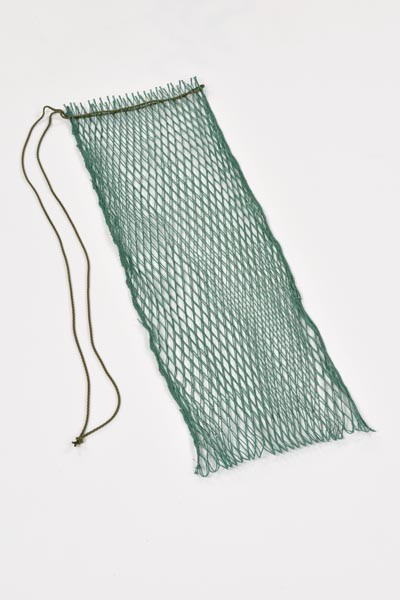 Fischtragnetz 100 cm lang, 10 mm Maschenweite.